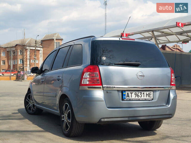 Серый Опель Зафира, объемом двигателя 1.7 л и пробегом 256 тыс. км за 6000 $, фото 4 на Automoto.ua