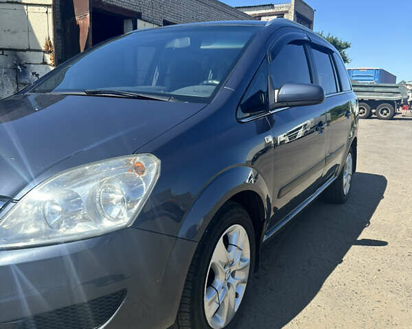 Серый Опель Зафира, объемом двигателя 2.2 л и пробегом 265 тыс. км за 6000 $, фото 1 на Automoto.ua