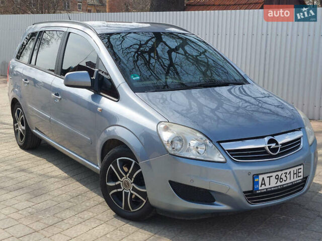 Серый Опель Зафира, объемом двигателя 1.7 л и пробегом 256 тыс. км за 6000 $, фото 9 на Automoto.ua