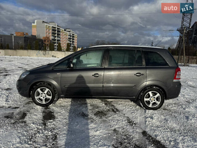 Серый Опель Зафира, объемом двигателя 1.6 л и пробегом 190 тыс. км за 7000 $, фото 1 на Automoto.ua