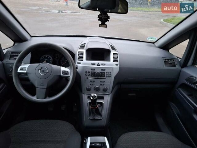 Серый Опель Зафира, объемом двигателя 1.6 л и пробегом 191 тыс. км за 5800 $, фото 7 на Automoto.ua