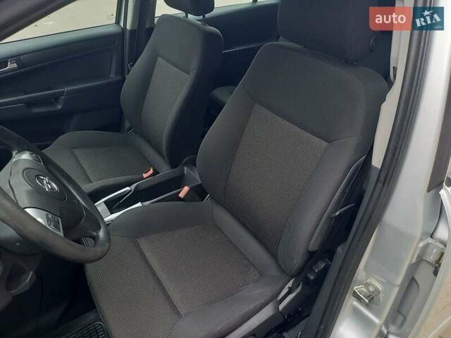 Серый Опель Зафира, объемом двигателя 1.6 л и пробегом 229 тыс. км за 6800 $, фото 4 на Automoto.ua