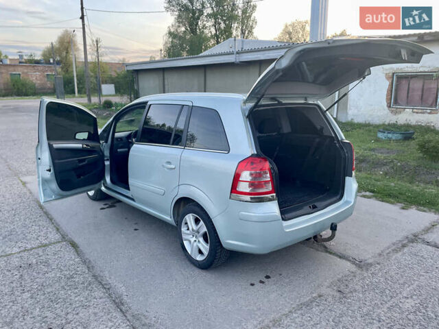 Серый Опель Зафира, объемом двигателя 1.7 л и пробегом 290 тыс. км за 7000 $, фото 8 на Automoto.ua