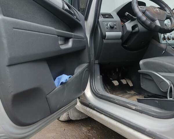 Сірий Опель Зафіра, об'ємом двигуна 1.6 л та пробігом 231 тис. км за 5500 $, фото 6 на Automoto.ua