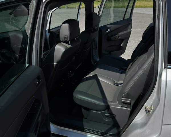 Серый Опель Зафира, объемом двигателя 1.91 л и пробегом 220 тыс. км за 8000 $, фото 9 на Automoto.ua