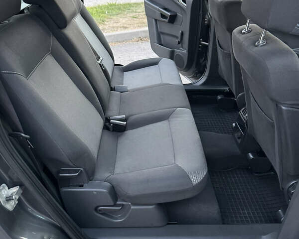 Серый Опель Зафира, объемом двигателя 1.9 л и пробегом 254 тыс. км за 7700 $, фото 31 на Automoto.ua