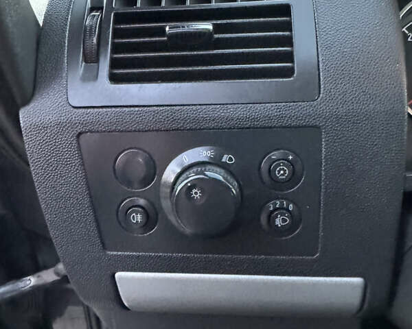 Серый Опель Зафира, объемом двигателя 1.9 л и пробегом 254 тыс. км за 7700 $, фото 21 на Automoto.ua