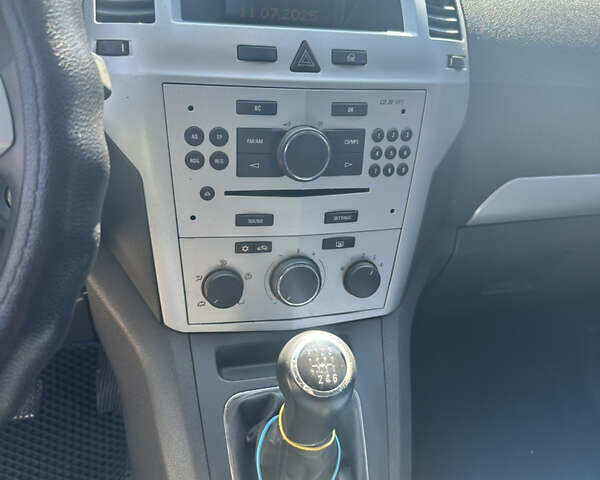 Серый Опель Зафира, объемом двигателя 2.2 л и пробегом 265 тыс. км за 6000 $, фото 7 на Automoto.ua