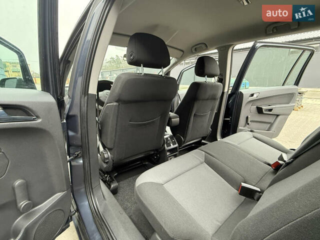 Серый Опель Зафира, объемом двигателя 1.6 л и пробегом 212 тыс. км за 6350 $, фото 29 на Automoto.ua