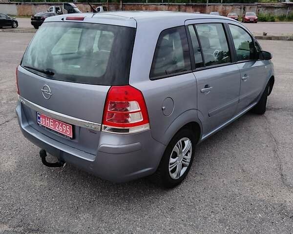Серый Опель Зафира, объемом двигателя 1.6 л и пробегом 172 тыс. км за 6450 $, фото 2 на Automoto.ua