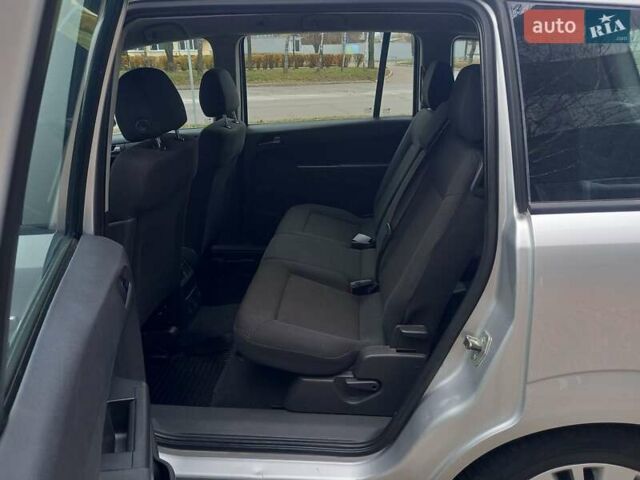 Серый Опель Зафира, объемом двигателя 1.6 л и пробегом 229 тыс. км за 6800 $, фото 18 на Automoto.ua