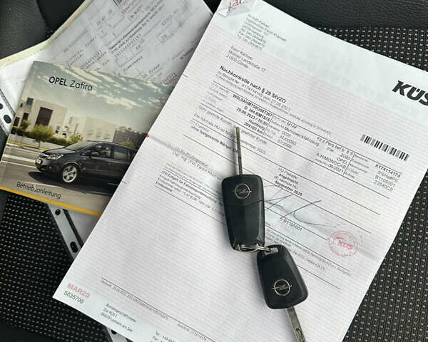 Серый Опель Зафира, объемом двигателя 1.6 л и пробегом 217 тыс. км за 6250 $, фото 6 на Automoto.ua