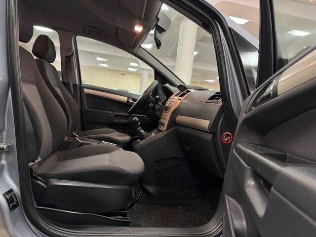 Серый Опель Зафира, объемом двигателя 1.8 л и пробегом 204 тыс. км за 6000 $, фото 7 на Automoto.ua