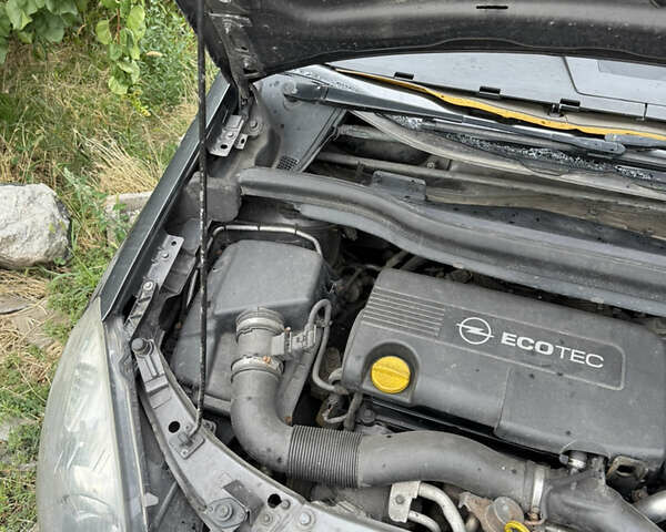 Серый Опель Зафира, объемом двигателя 1.7 л и пробегом 213 тыс. км за 1500 $, фото 8 на Automoto.ua