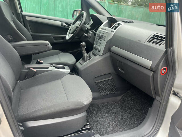 Серый Опель Зафира, объемом двигателя 1.6 л и пробегом 210 тыс. км за 6650 $, фото 56 на Automoto.ua