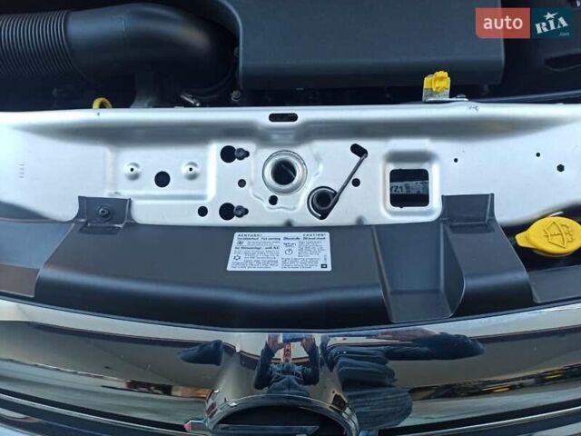 Серый Опель Зафира, объемом двигателя 2.2 л и пробегом 139 тыс. км за 7400 $, фото 19 на Automoto.ua