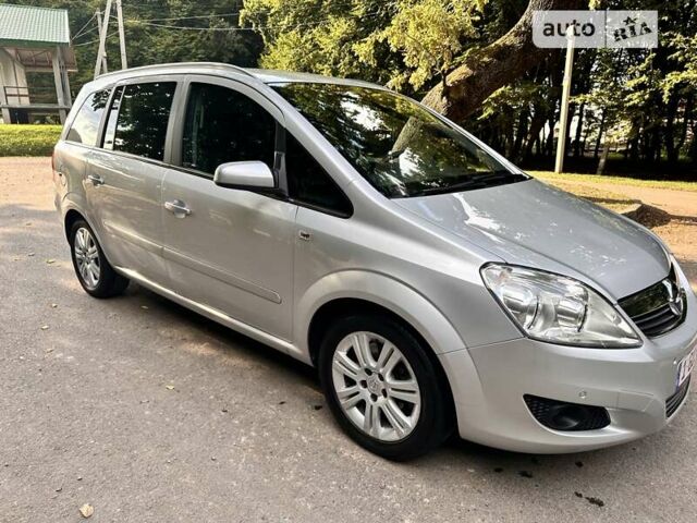 Серый Опель Зафира, объемом двигателя 1.7 л и пробегом 173 тыс. км за 7850 $, фото 3 на Automoto.ua