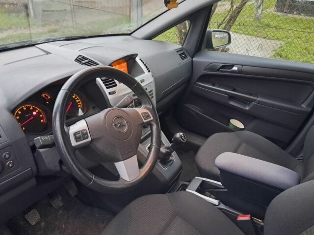 Серый Опель Зафира, объемом двигателя 1.6 л и пробегом 177 тыс. км за 5300 $, фото 5 на Automoto.ua