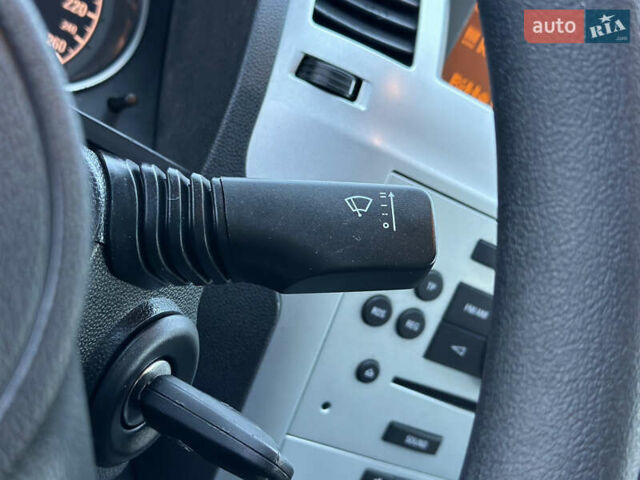 Серый Опель Зафира, объемом двигателя 1.6 л и пробегом 181 тыс. км за 6500 $, фото 44 на Automoto.ua