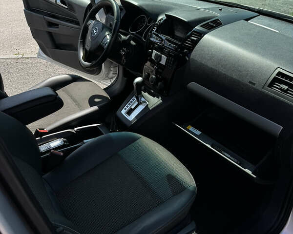 Серый Опель Зафира, объемом двигателя 1.91 л и пробегом 220 тыс. км за 8000 $, фото 15 на Automoto.ua