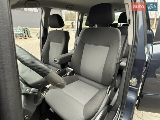 Серый Опель Зафира, объемом двигателя 1.6 л и пробегом 212 тыс. км за 6350 $, фото 36 на Automoto.ua