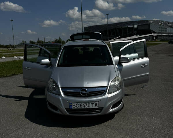 Серый Опель Зафира, объемом двигателя 1.91 л и пробегом 220 тыс. км за 8000 $, фото 6 на Automoto.ua