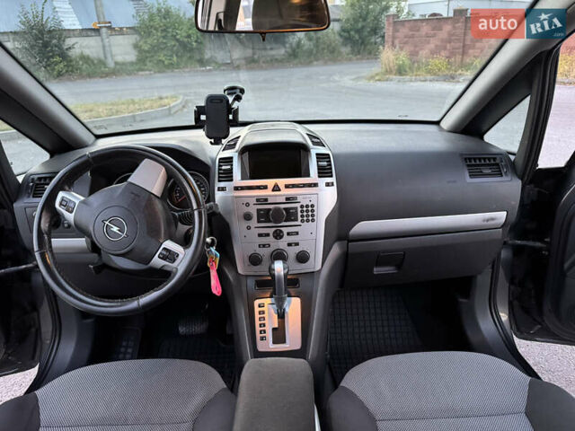 Серый Опель Зафира, объемом двигателя 1.9 л и пробегом 254 тыс. км за 7700 $, фото 32 на Automoto.ua