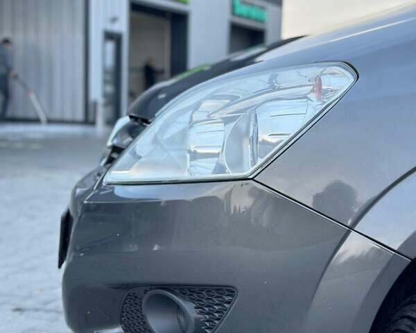 Серый Опель Зафира, объемом двигателя 1.6 л и пробегом 181 тыс. км за 6500 $, фото 28 на Automoto.ua