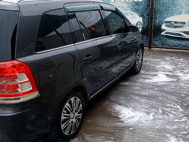 Серый Опель Зафира, объемом двигателя 1.7 л и пробегом 295 тыс. км за 7000 $, фото 1 на Automoto.ua