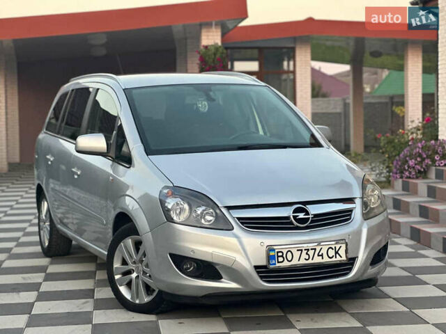 Серый Опель Зафира, объемом двигателя 1.69 л и пробегом 248 тыс. км за 6700 $, фото 1 на Automoto.ua