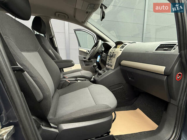 Серый Опель Зафира, объемом двигателя 1.6 л и пробегом 212 тыс. км за 6350 $, фото 22 на Automoto.ua