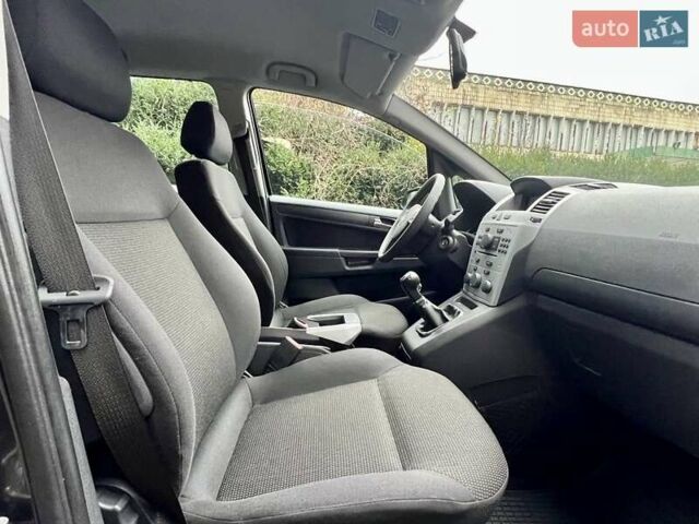 Серый Опель Зафира, объемом двигателя 1.6 л и пробегом 208 тыс. км за 6550 $, фото 53 на Automoto.ua