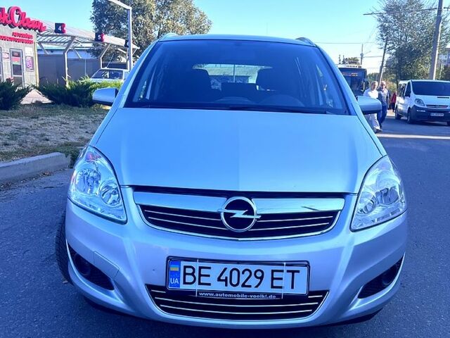 Серый Опель Зафира, объемом двигателя 1.6 л и пробегом 207 тыс. км за 6499 $, фото 5 на Automoto.ua