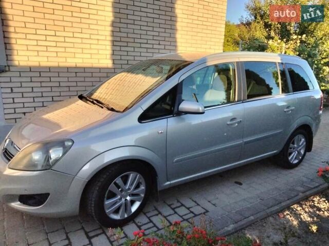 Серый Опель Зафира, объемом двигателя 1.7 л и пробегом 295 тыс. км за 5900 $, фото 2 на Automoto.ua