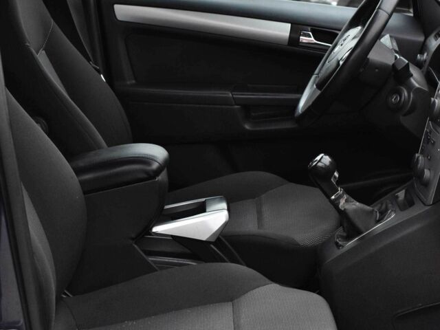 Серый Опель Зафира, объемом двигателя 1.7 л и пробегом 189 тыс. км за 6550 $, фото 12 на Automoto.ua