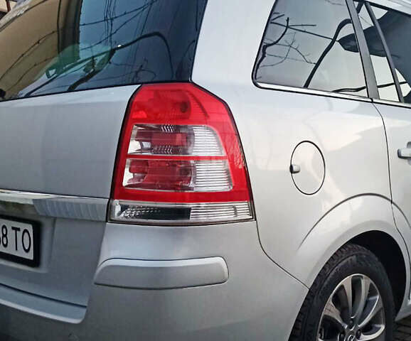 Серый Опель Зафира, объемом двигателя 2.2 л и пробегом 139 тыс. км за 7400 $, фото 6 на Automoto.ua