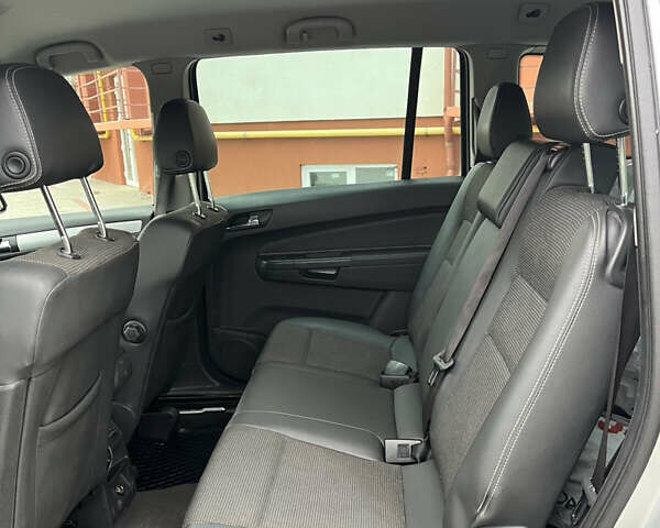 Серый Опель Зафира, объемом двигателя 1.7 л и пробегом 222 тыс. км за 6600 $, фото 26 на Automoto.ua