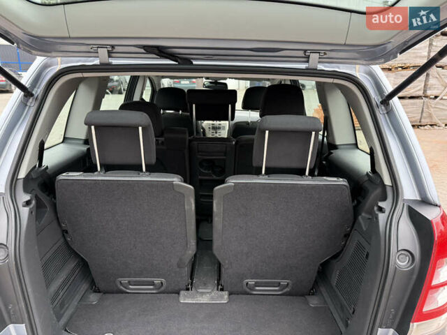 Серый Опель Зафира, объемом двигателя 1.6 л и пробегом 290 тыс. км за 5750 $, фото 36 на Automoto.ua