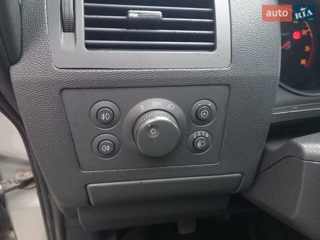 Серый Опель Зафира, объемом двигателя 1.6 л и пробегом 229 тыс. км за 6800 $, фото 10 на Automoto.ua