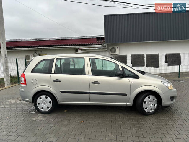 Серый Опель Зафира, объемом двигателя 1.8 л и пробегом 146 тыс. км за 7500 $, фото 3 на Automoto.ua