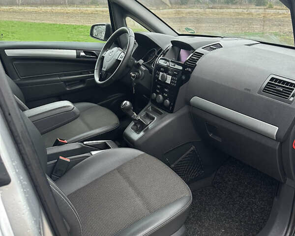 Серый Опель Зафира, объемом двигателя 1.6 л и пробегом 217 тыс. км за 6250 $, фото 4 на Automoto.ua