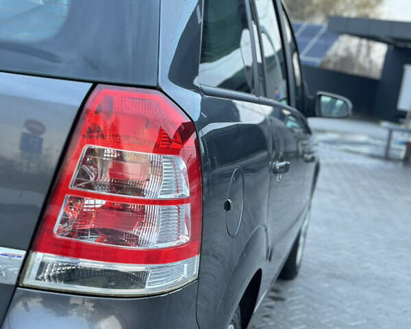 Серый Опель Зафира, объемом двигателя 1.6 л и пробегом 181 тыс. км за 6500 $, фото 11 на Automoto.ua