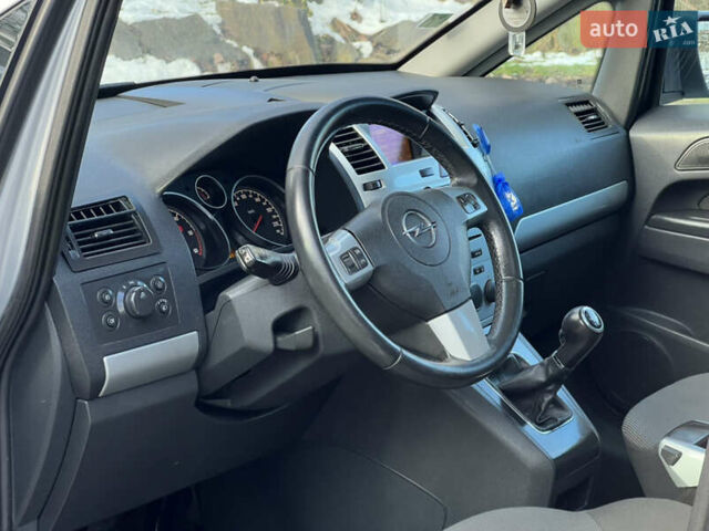 Серый Опель Зафира, объемом двигателя 1.69 л и пробегом 290 тыс. км за 6250 $, фото 25 на Automoto.ua