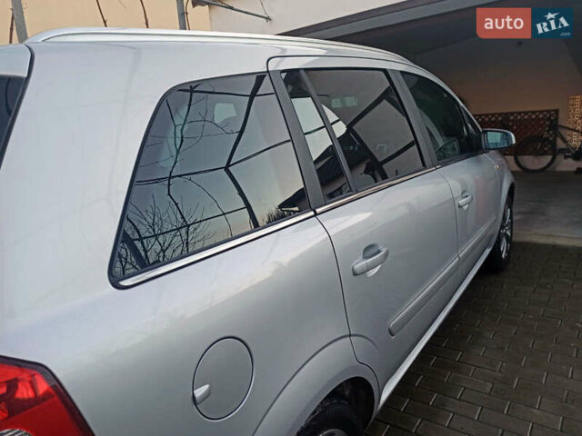 Серый Опель Зафира, объемом двигателя 2.2 л и пробегом 139 тыс. км за 7400 $, фото 7 на Automoto.ua