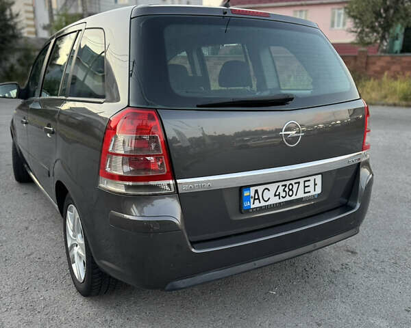 Серый Опель Зафира, объемом двигателя 1.9 л и пробегом 254 тыс. км за 7700 $, фото 5 на Automoto.ua