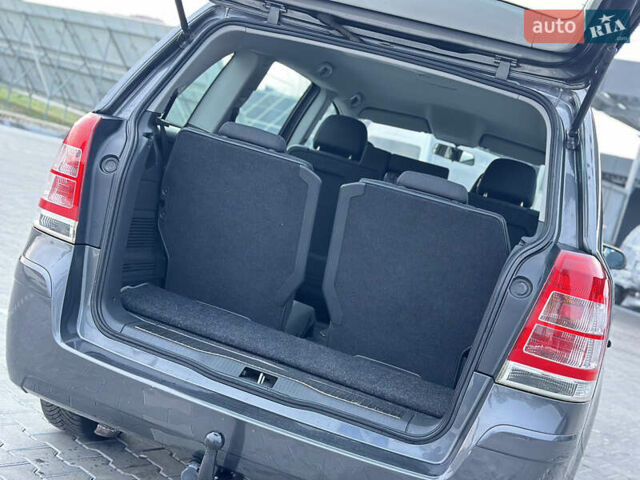 Серый Опель Зафира, объемом двигателя 1.6 л и пробегом 181 тыс. км за 6500 $, фото 82 на Automoto.ua