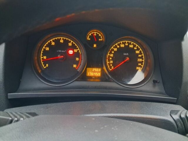 Серый Опель Зафира, объемом двигателя 1.6 л и пробегом 177 тыс. км за 5300 $, фото 6 на Automoto.ua