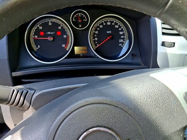 Серый Опель Зафира, объемом двигателя 1.7 л и пробегом 250 тыс. км за 6700 $, фото 4 на Automoto.ua