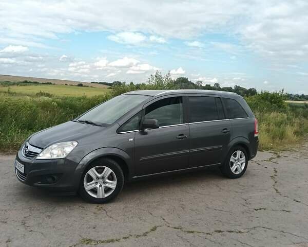 Серый Опель Зафира, объемом двигателя 1.9 л и пробегом 256 тыс. км за 7800 $, фото 1 на Automoto.ua