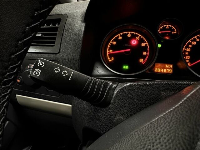 Серый Опель Зафира, объемом двигателя 1.8 л и пробегом 204 тыс. км за 6000 $, фото 14 на Automoto.ua